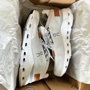 On cloud cloudnova white and pearl color way! Hard to find!